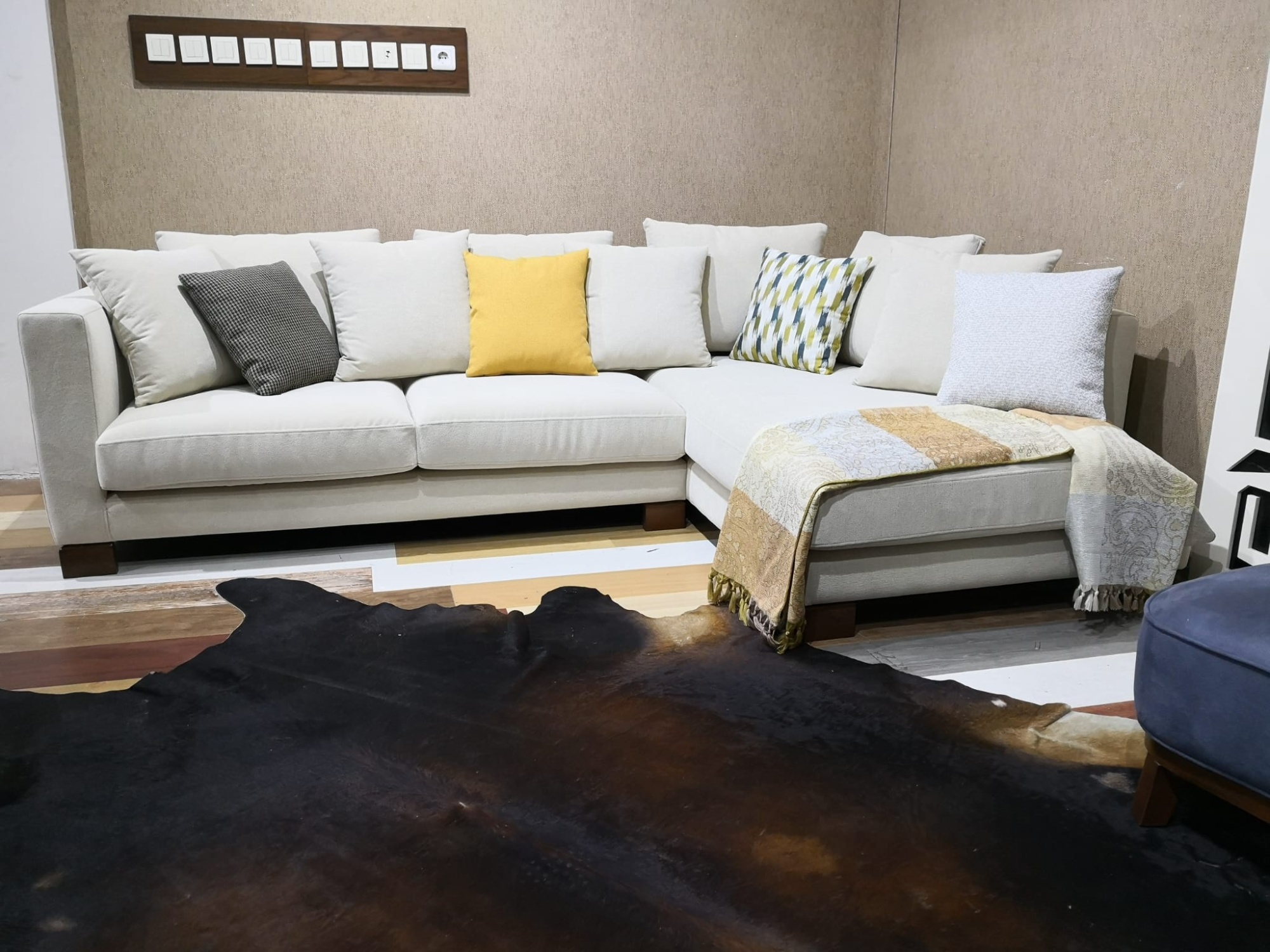 Saray Ahşap Ayak Köşe Koltuk